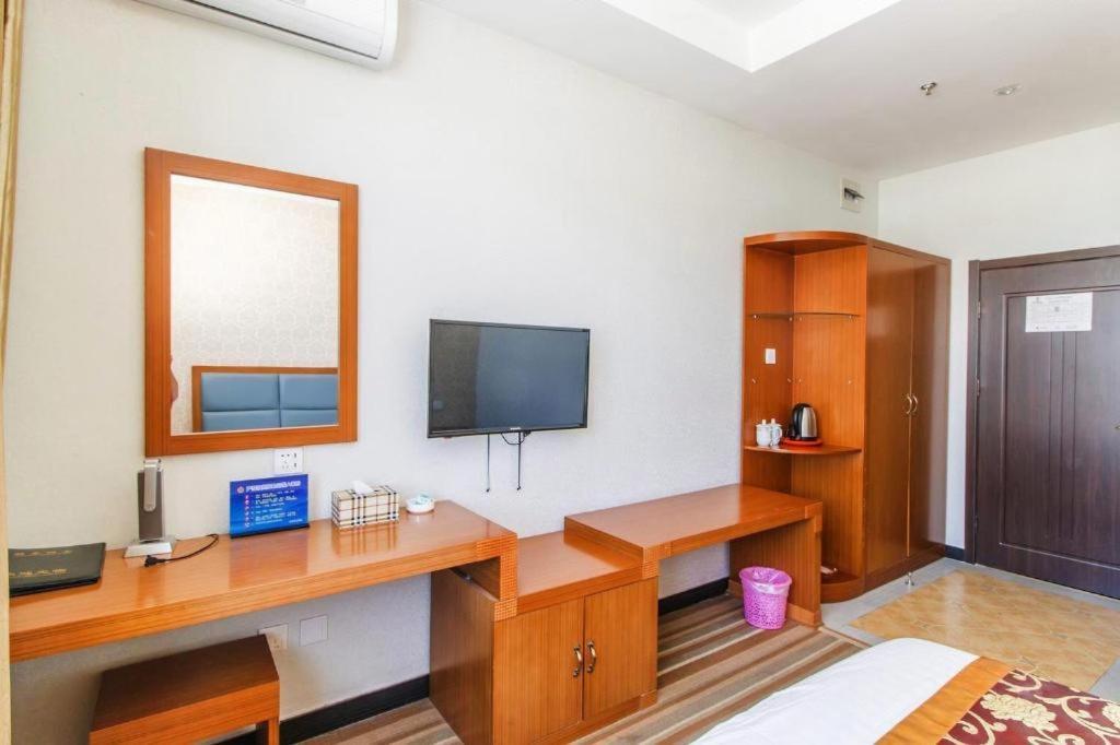 169 Business Hotel